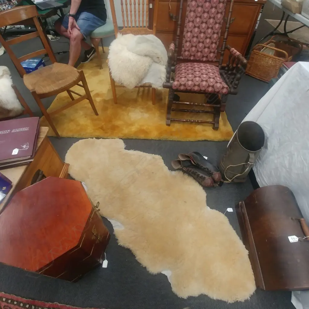 4 SHEEPSKIN RUGS Image 1++
