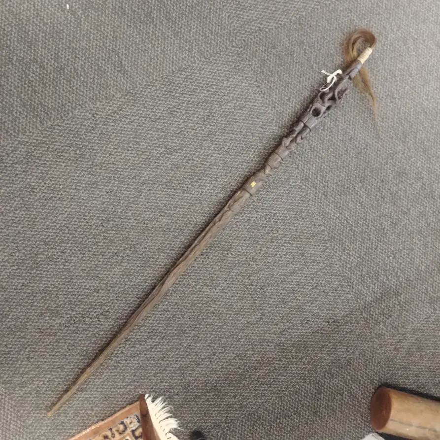 BORNEO DYAK CARVED WOOD W/STICK, FIGURES, HAIR TO HANDLE Image 1++