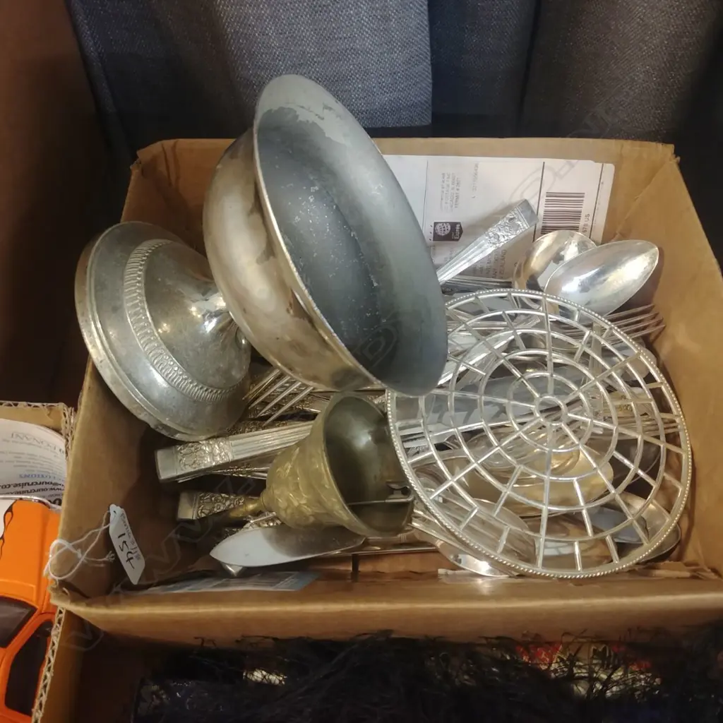 BOX OF CUTLERY Image 1++