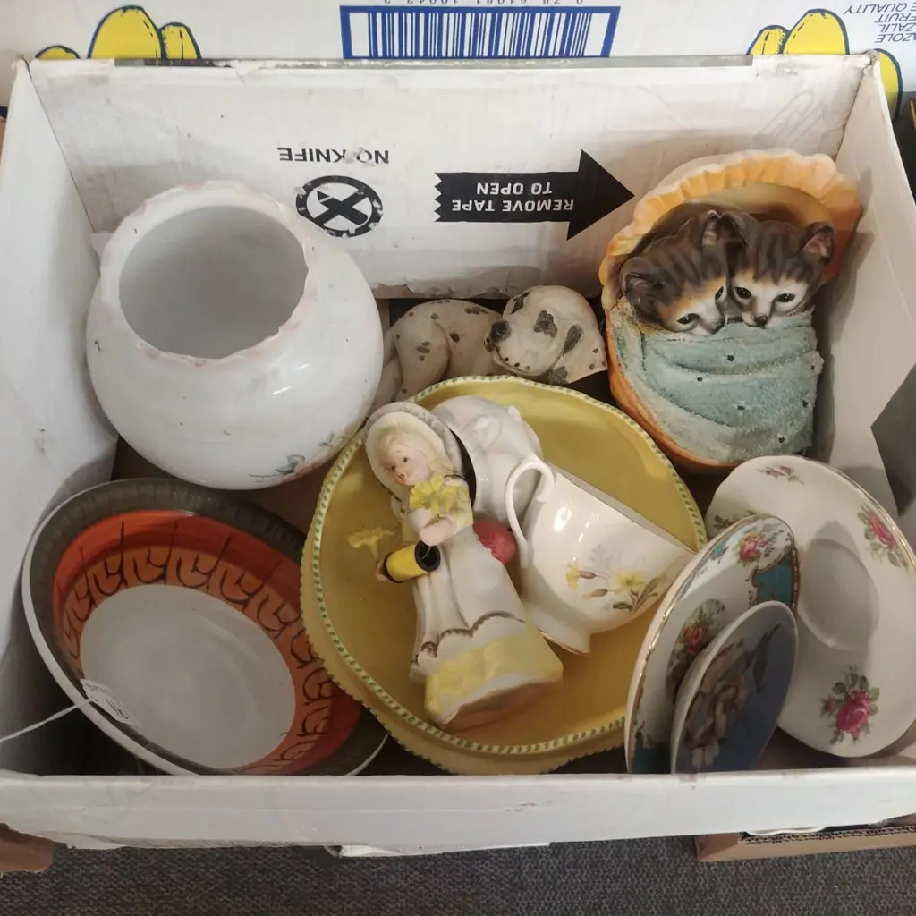 BOX OF CHINA LAMPSHADE ETC Image 1++