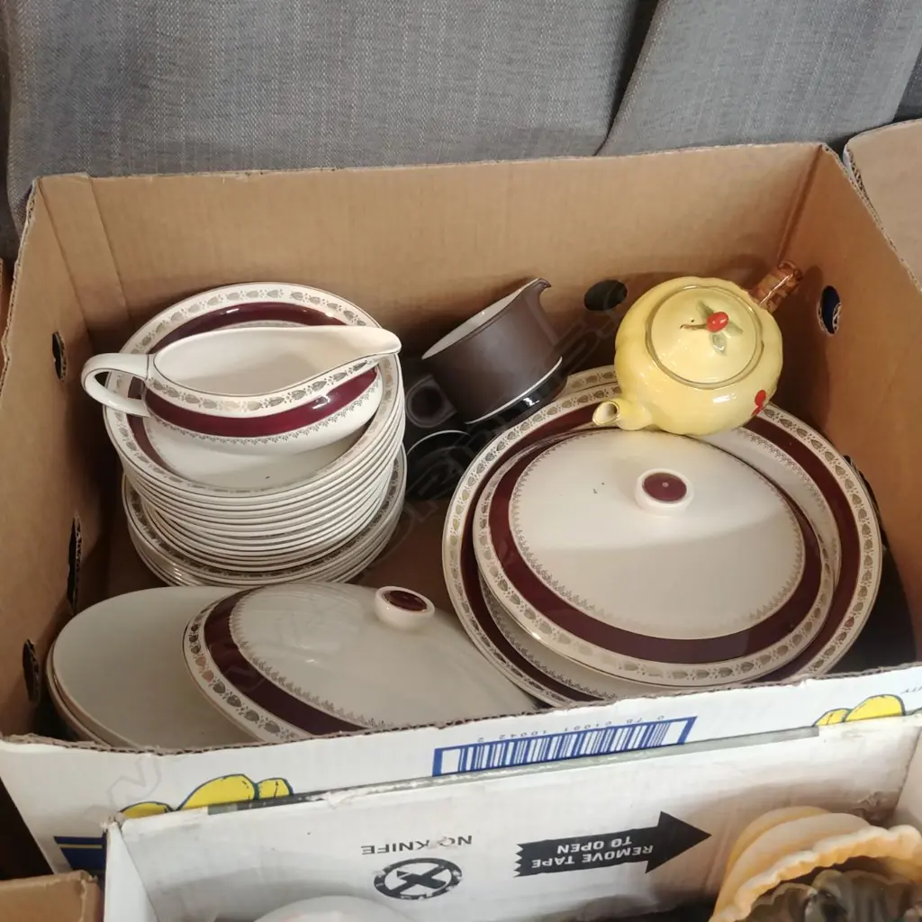 CROWN DUCAL DINNER SERVICE +WINTON TEAPOT +HORNSEA Image 1++