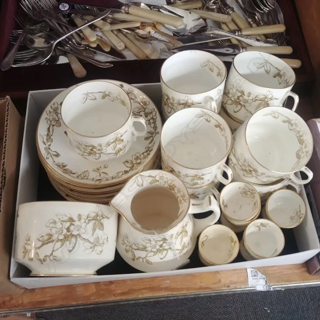VICTORIAN TEA SET, PART. Image 1++