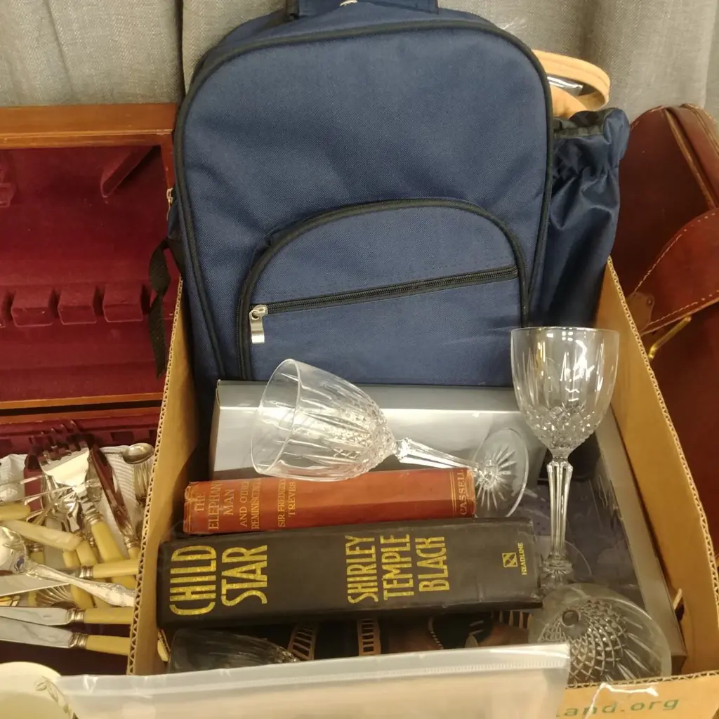 LOT MASK/PLACE MATS/BOOKS/SCARFS/WEIGHTS/BAG ETC Image 1++