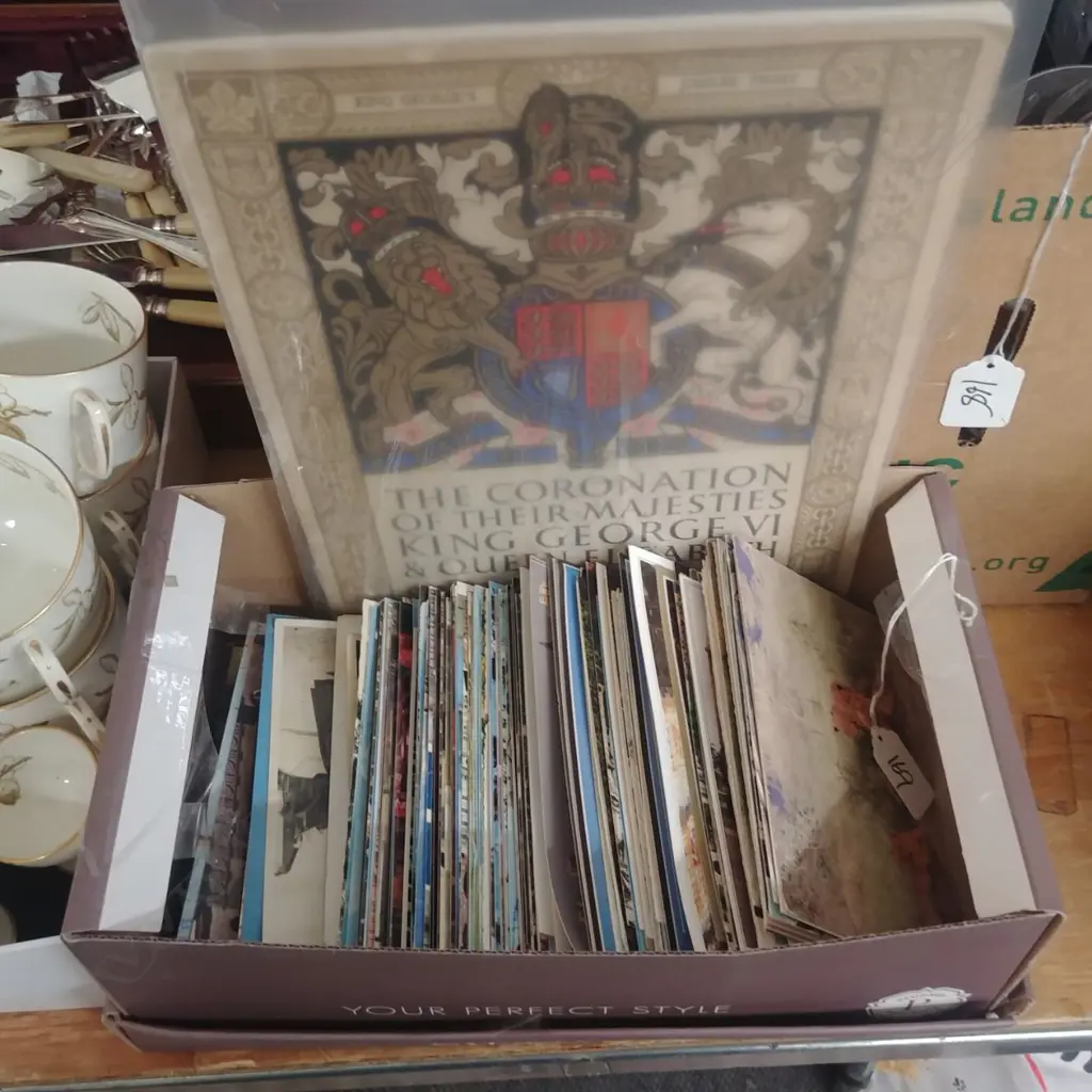 ASST POST CARDS+ROYAL SOUVENIRS Image 1++