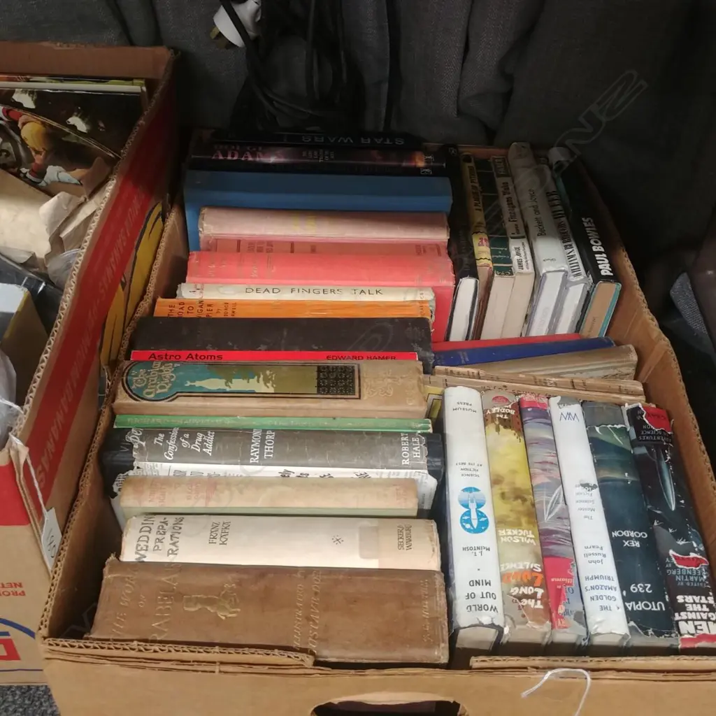 LOT ASST BOOKS STAR WARS ETC Image 1++