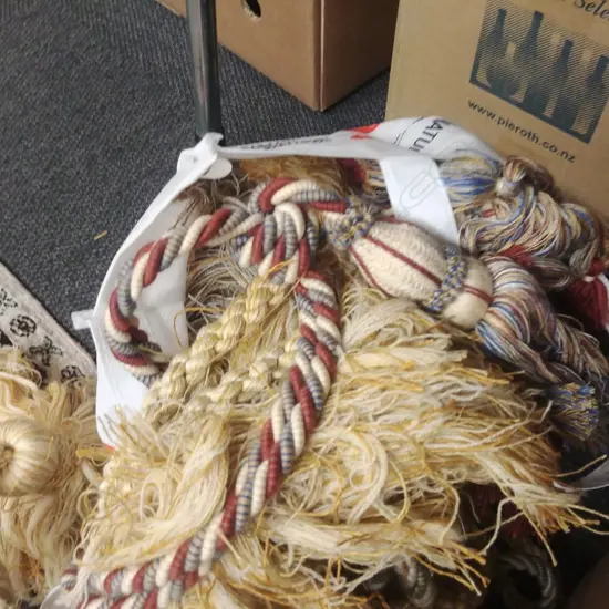 LOT ASST CURTAIN TIES