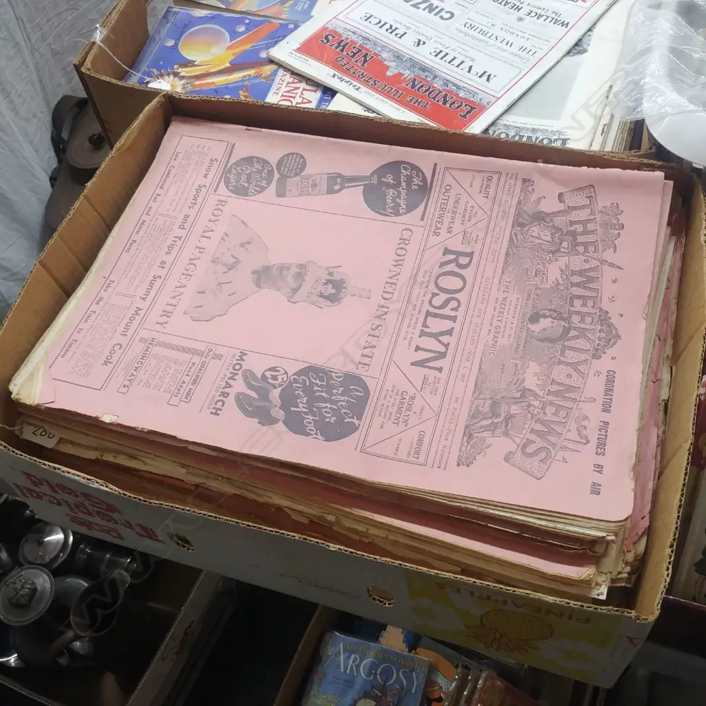 BOX APPROX 25 WEEKLY NEWS 1940s- 1930s Image 1++