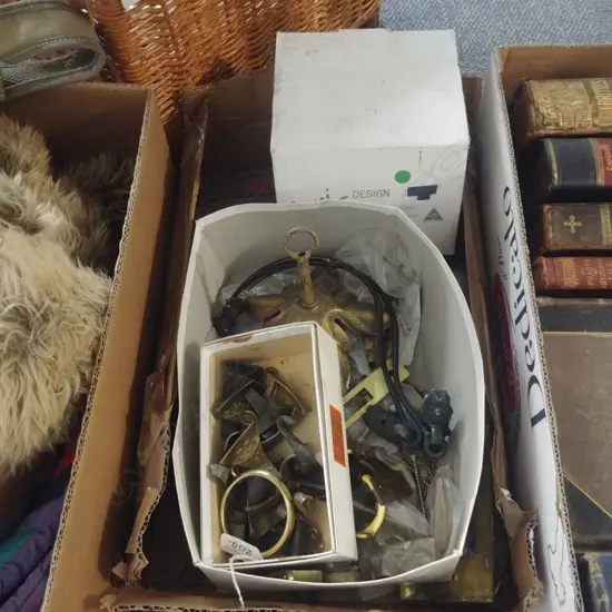 LOT ASST BRASS FITTINGS ETC