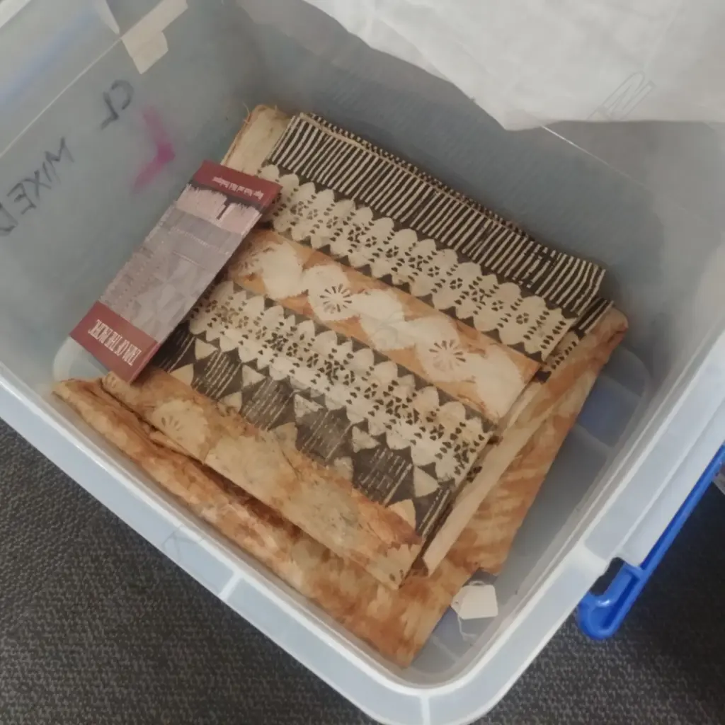 2 TAPA CLOTH +BOOK Image 1++