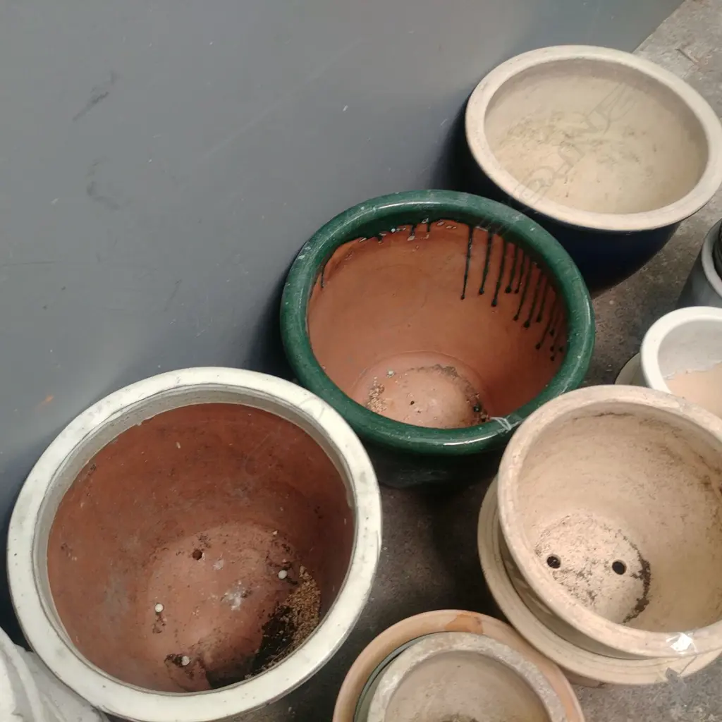 3 LARGE PLANT POTS  Image 1++