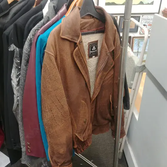 LEATHER BOMBER JACKET