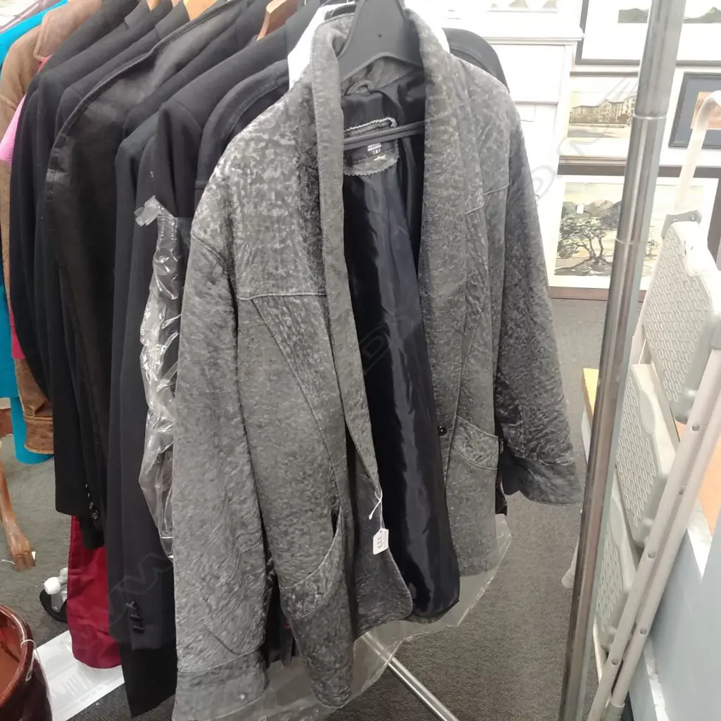 GREY LEATHER JACKET  Image 1++