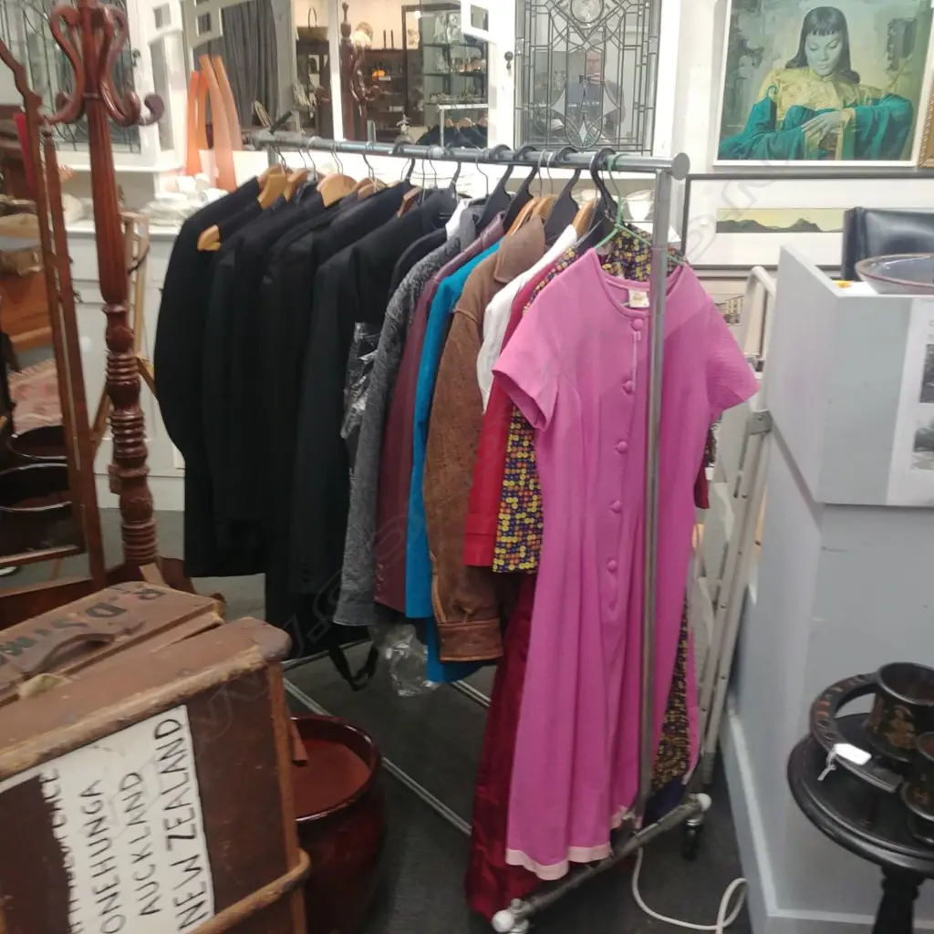 CLOTHES RACK Image 1++