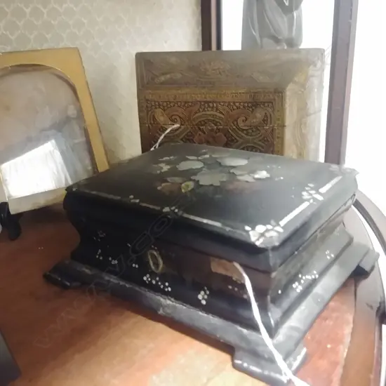 PAPERMACHE SMALL BOX