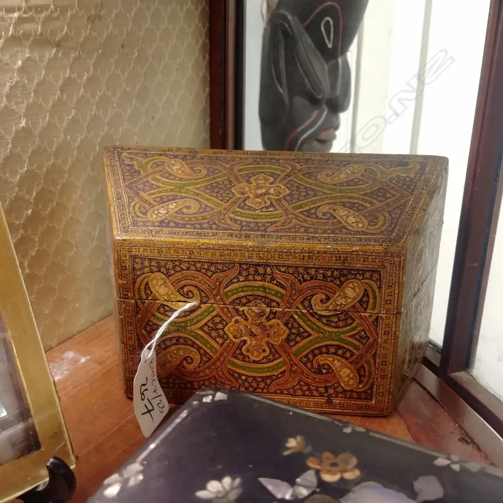 SML PAINTED BOX WITH MARBLES Image 1++