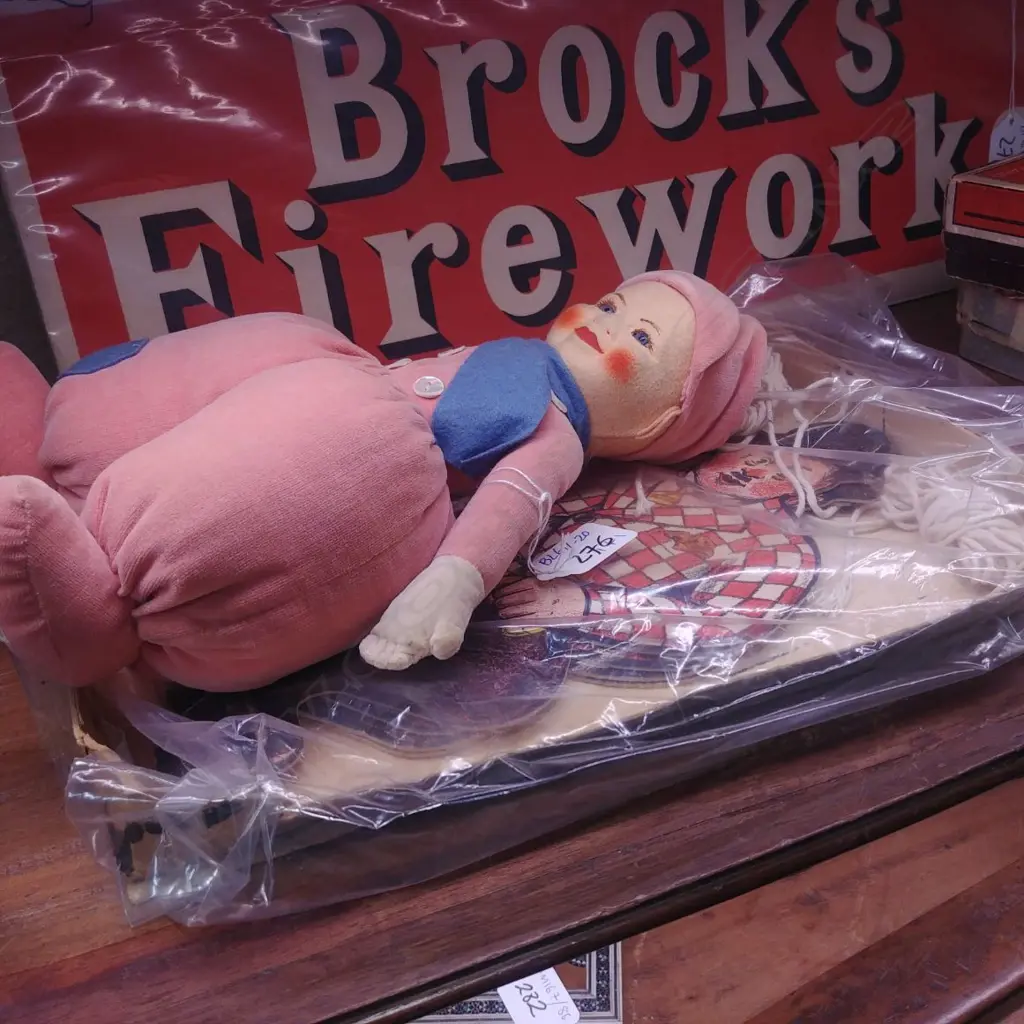 CHAD VALLEY DOLL+CHILDREN VINT. GAME Image 1++