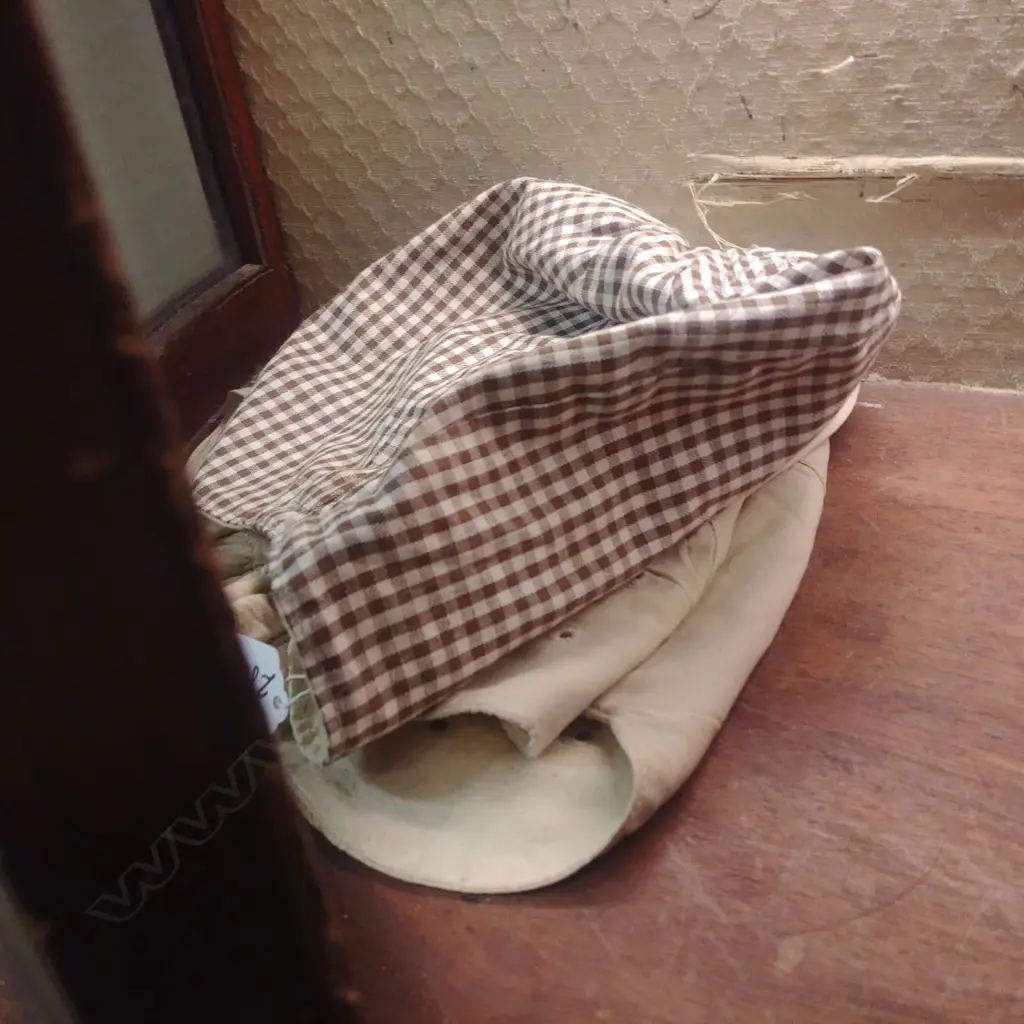 3 VINTAGE CAPS Image 1++