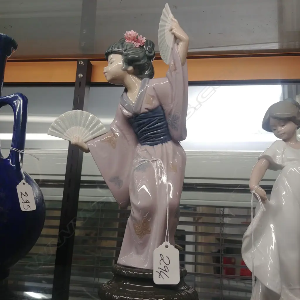 LLADRO CHINESE GIRL Image 1++