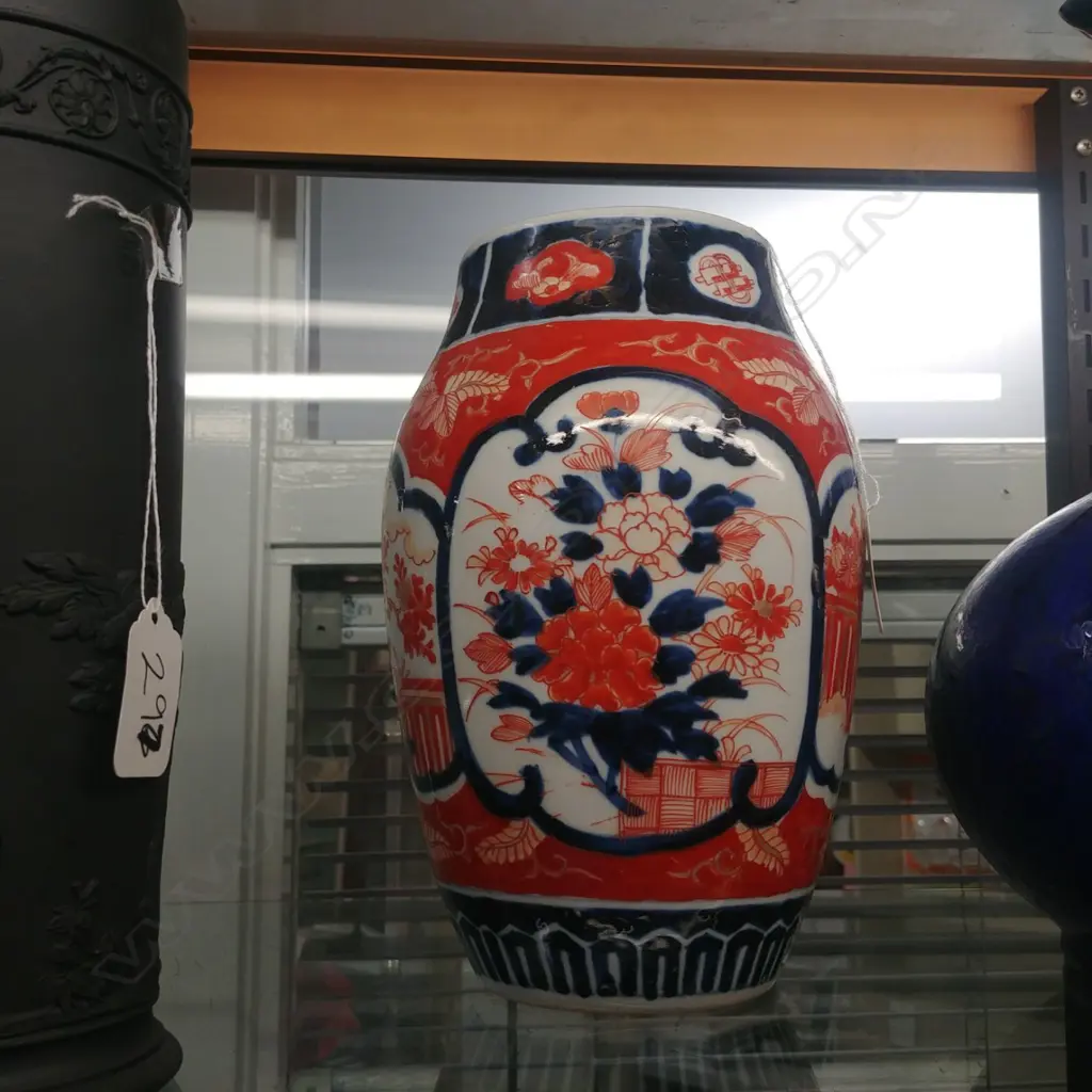 IMARI VASE Image 1++