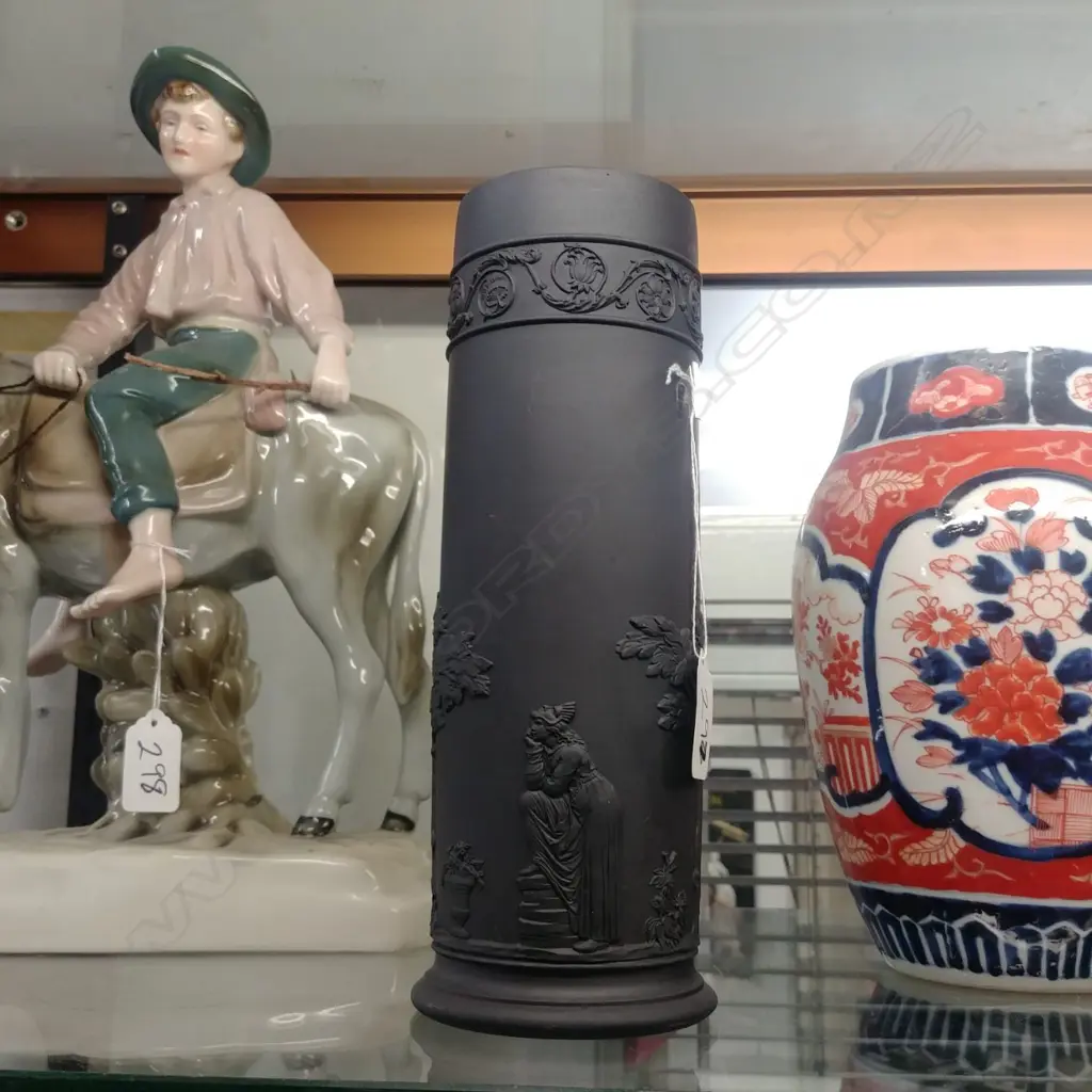 BLACK BASALT WEDGWOOD VASE Image 1++