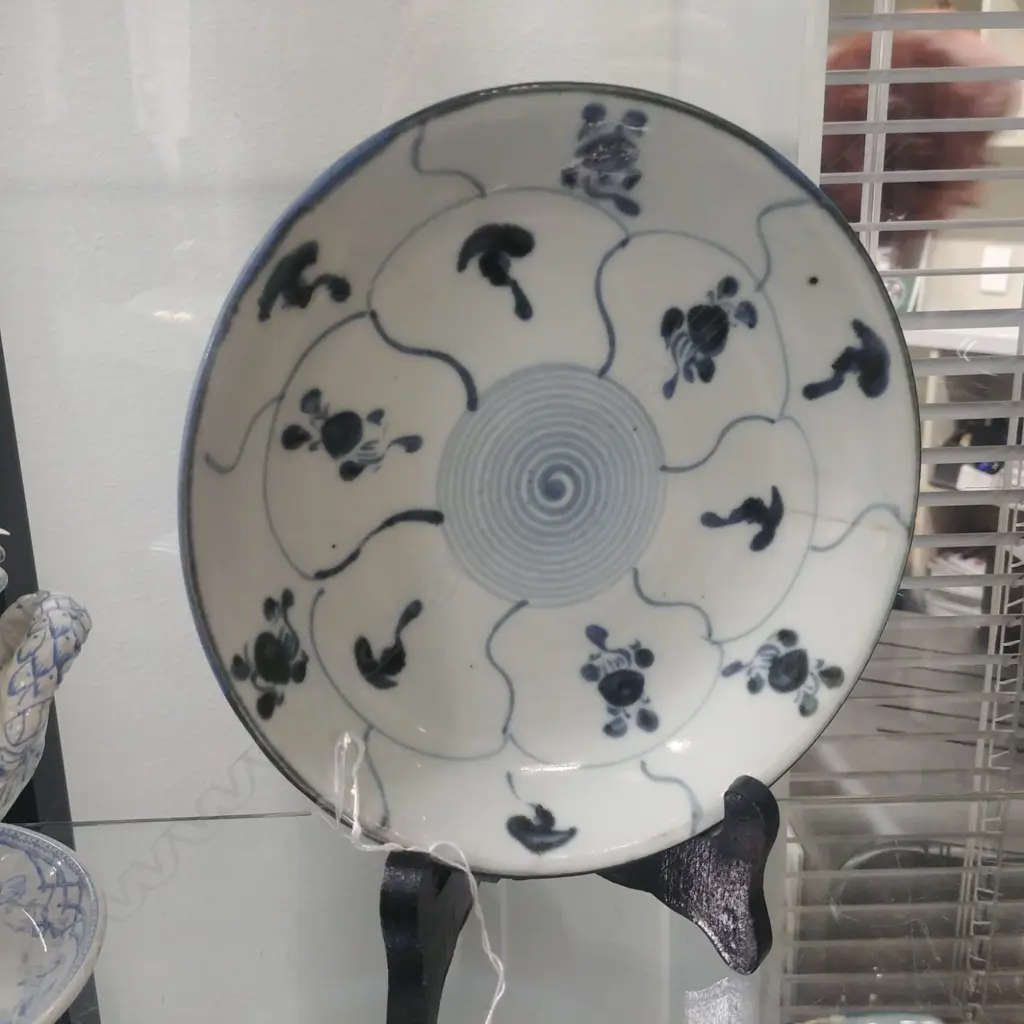 CHINESE B&W GLAZED DISH Image 1++