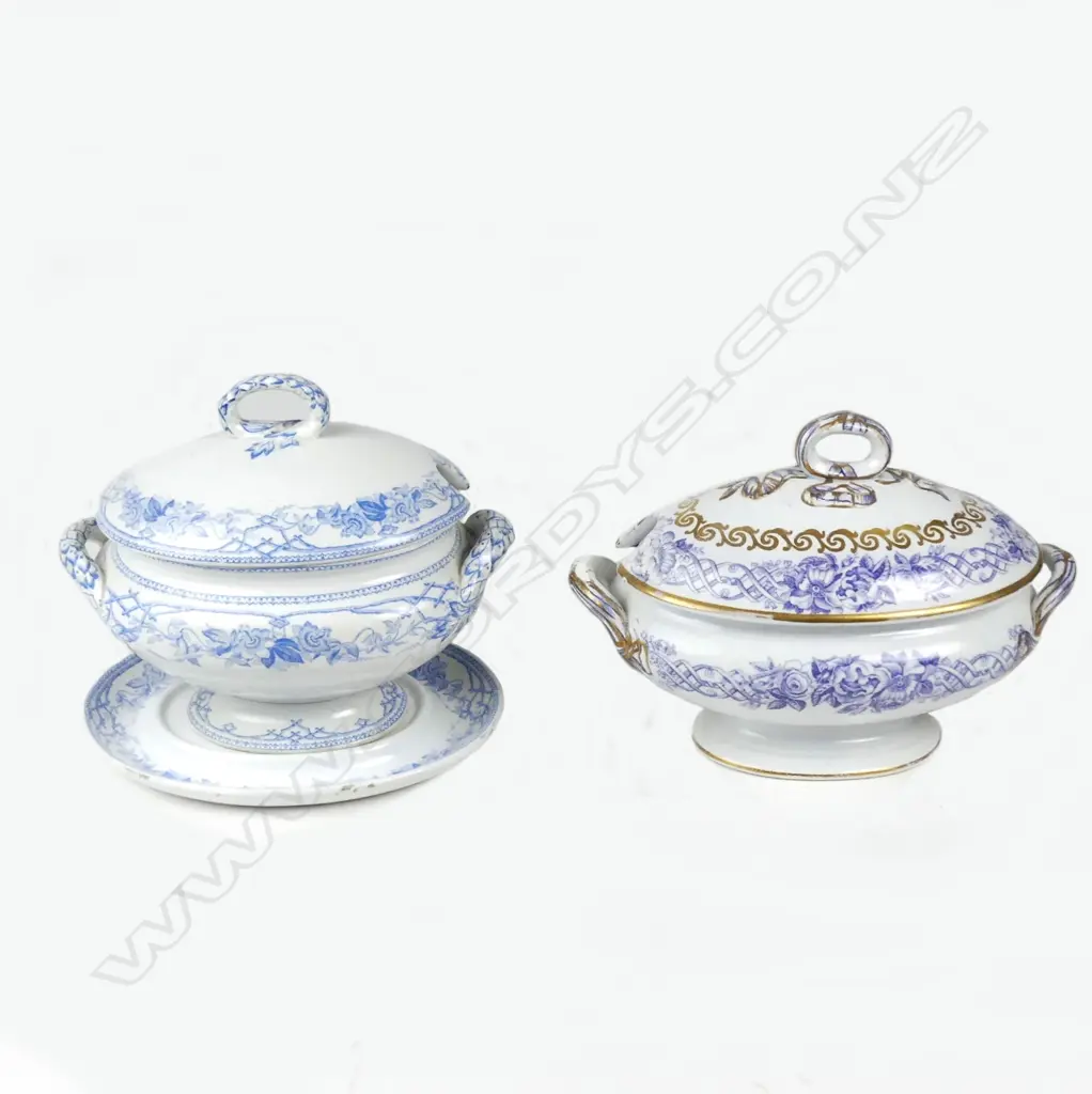 Two Victorian blue and white sauce tureens Image 1++