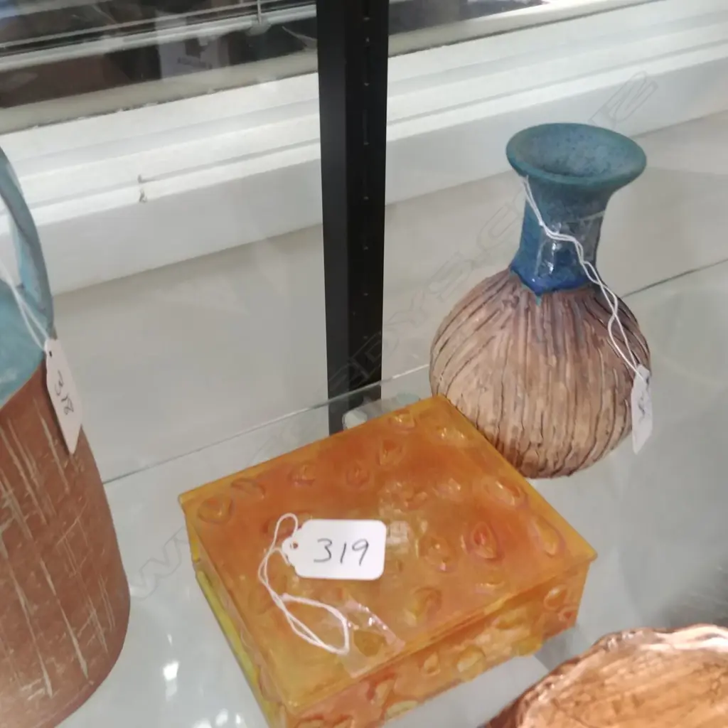 POTTERY VASE & RETRO GLASS BOX Image 1++
