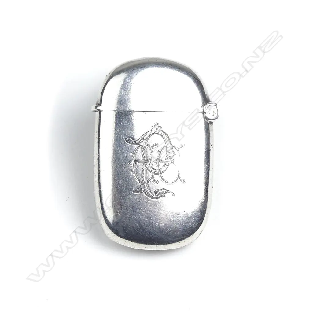 A Victorian plain silver lozenge form vesta case Image 1++