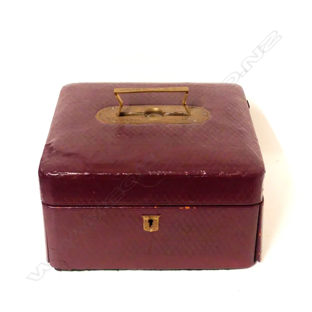 A Victorian travelling vanity set Image 1++