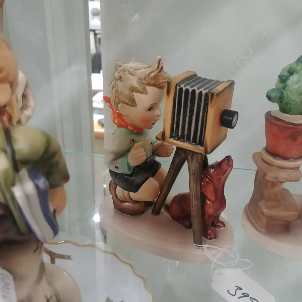 HUMMEL  #178 PHOTOGRAPHER Image 1++