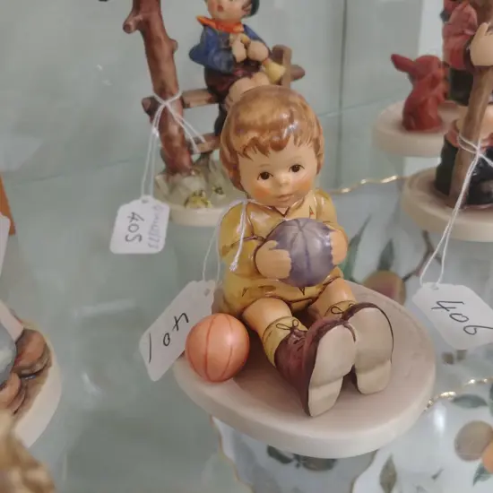 HUMMEL  #632 AT PLAY