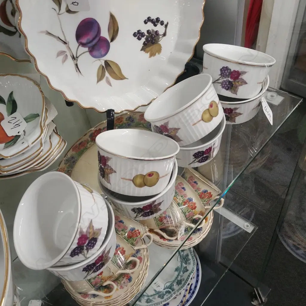 SET OF 8 ROYAL WORCESTER 'EVESHAM' SOUFFLE RAMEKINS Image 1++