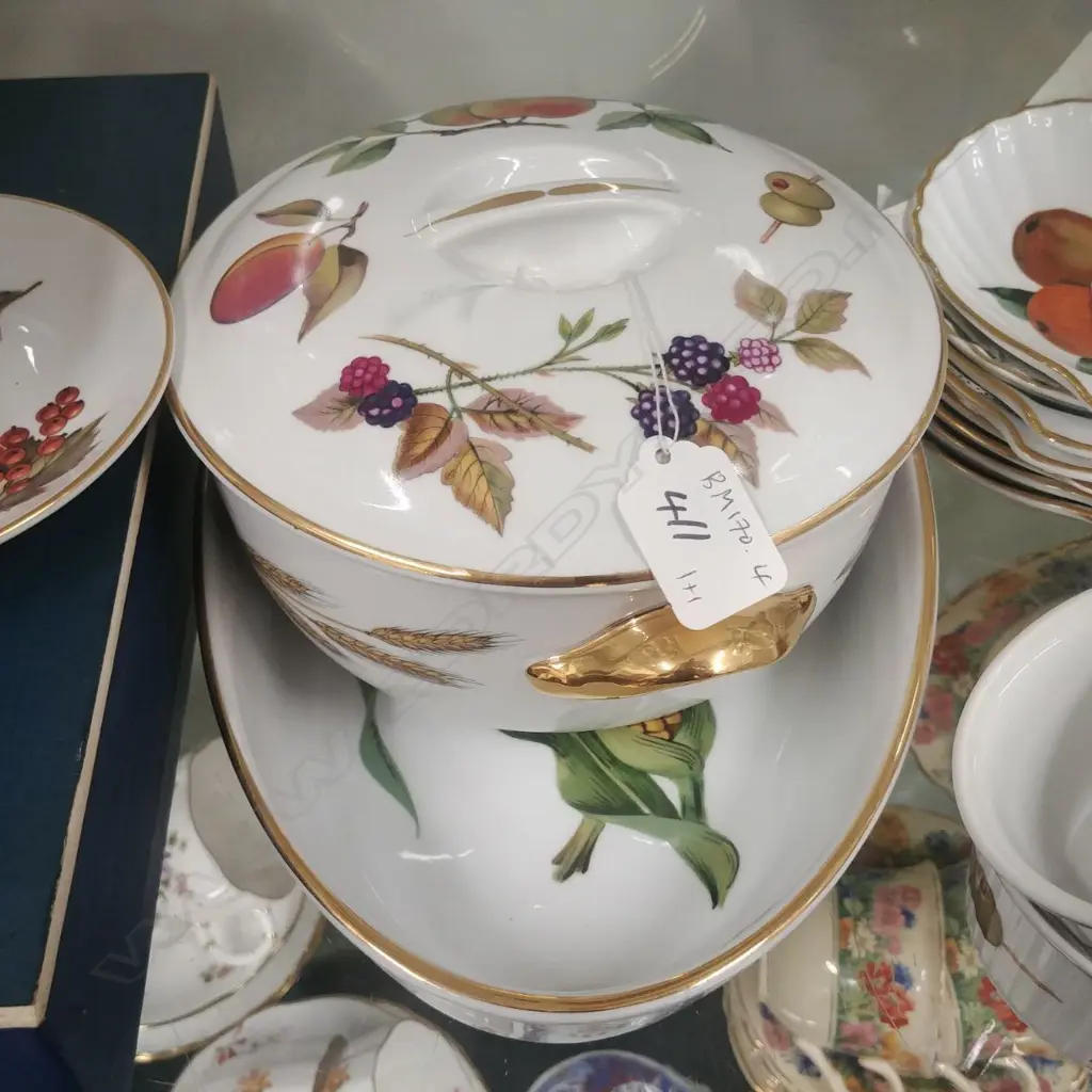ROYAL WORCESTER 'EVESHAM' OVAL DISH & COVERED DISH Image 1++