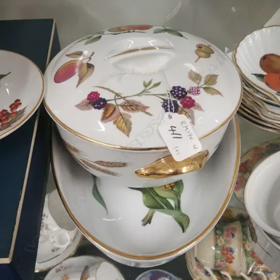 ROYAL WORCESTER 'EVESHAM' OVAL DISH & COVERED DISH