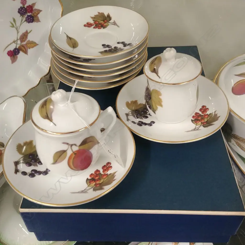 SET ROYAL WORCESTER 'EVESHAM' CUSTARD CUPS & COVERS + SAUCERS & 2 ADDITIONAL  Image 1++