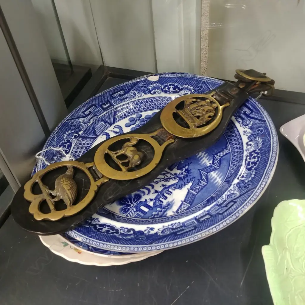 3 PLATES (A/F) & BRASS HORSE Image 1++