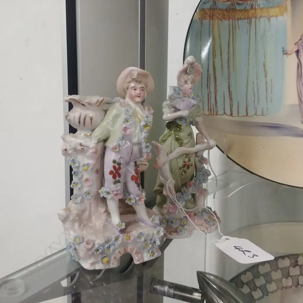 2 SMALL CHINA FIGURES  Image 1++