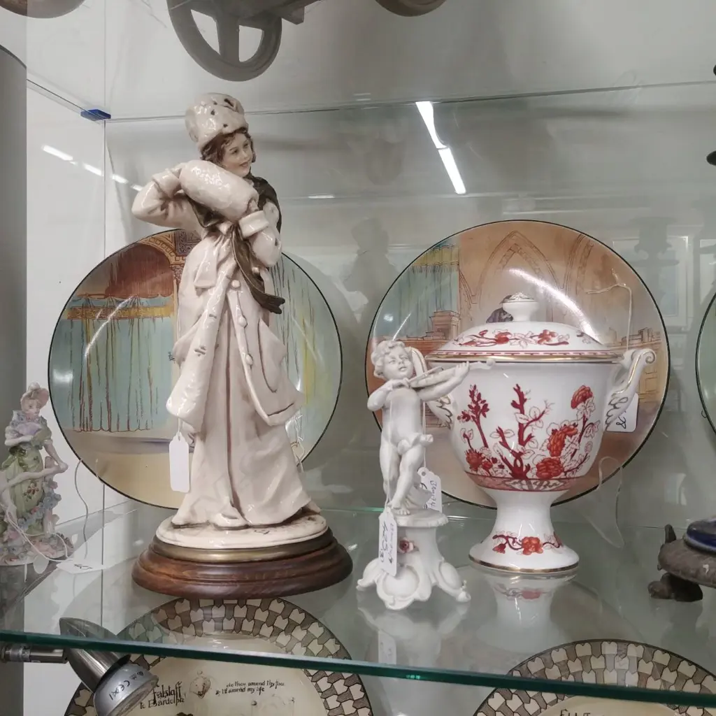 CAPODIMONTE FIGURES+ & COALPORT LIDDED URN A/F Image 1++