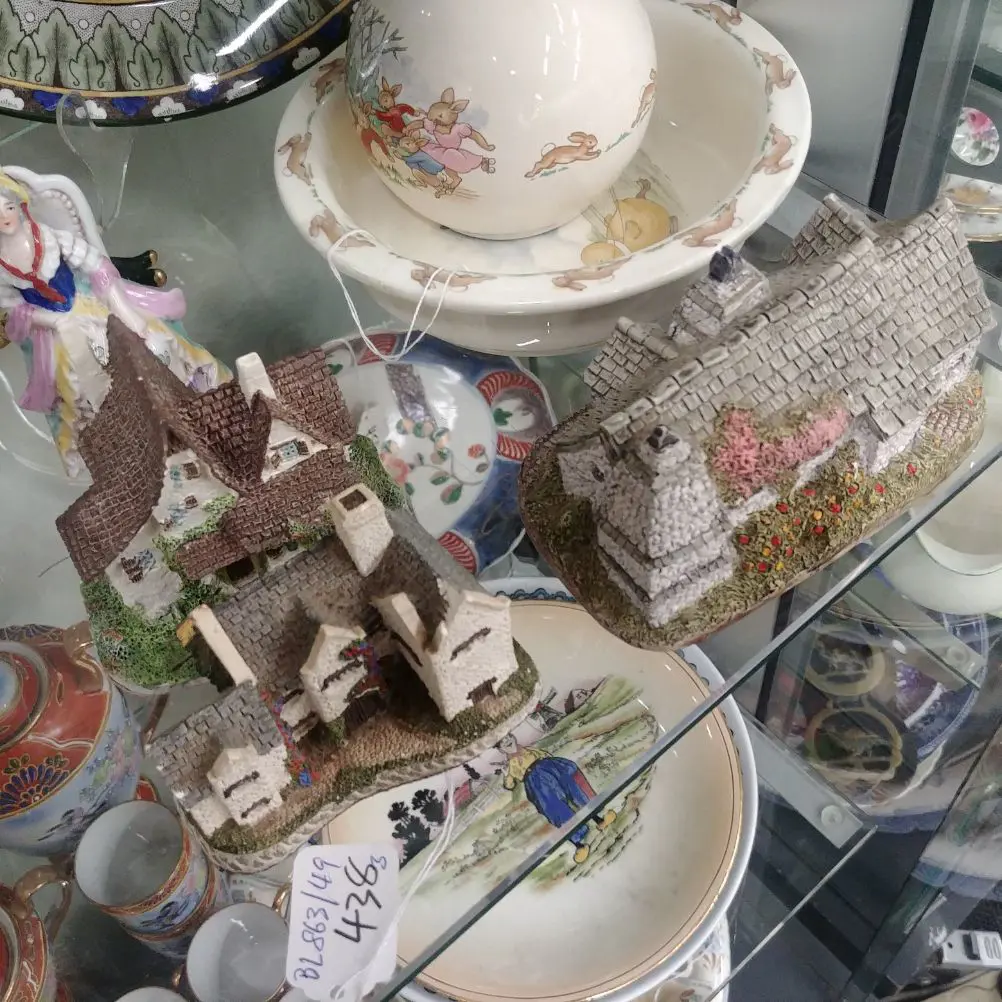 3 LILLIPUT HOUSES Image 1++