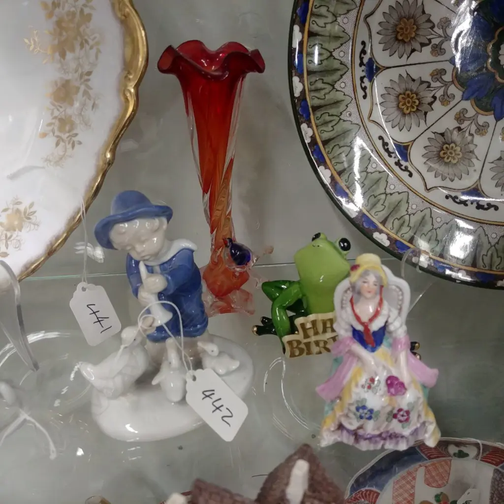 4 SMALL ORNAMENTS - GLASS/CHINA ETC Image 1++