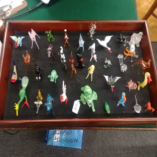 COLLECTION 35 COLOURED GLASS ANIMALS. TRAY NOT INCLUDED