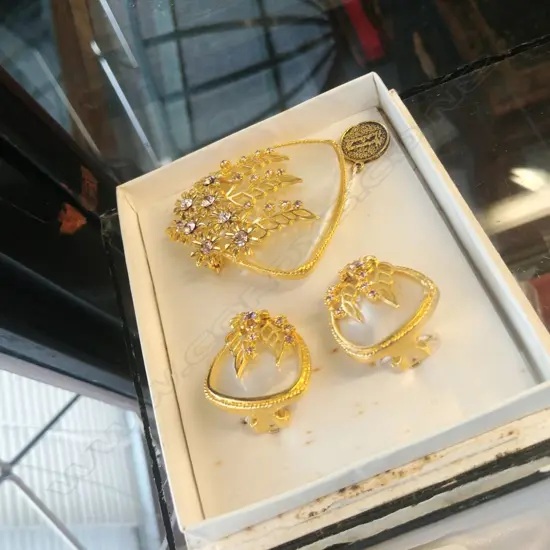 NORMAN HARTNELL BROOCH & EARRINGS