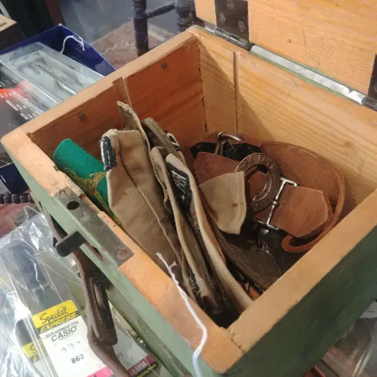 LOT ASST NZ FORCES EPAULETS/BELTS ETC