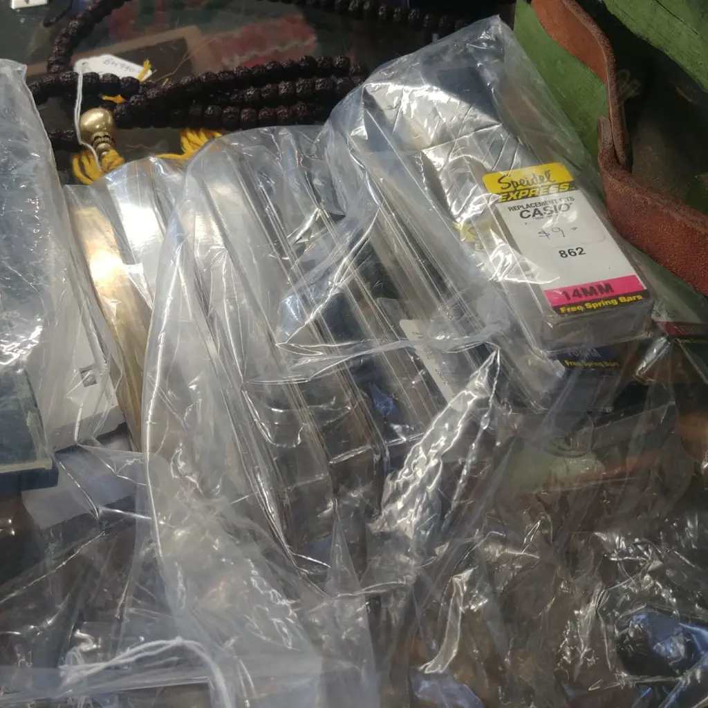 SELECTION OF RESIN WATCH STRAPS  Image 1++