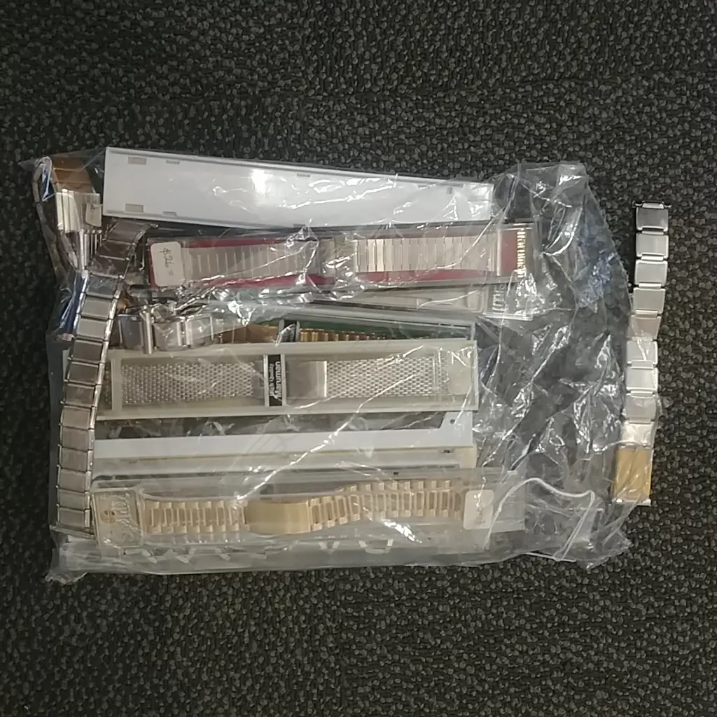 SELECTION OF MEN'S BRACELET WATCH STRAPS  Image 1++