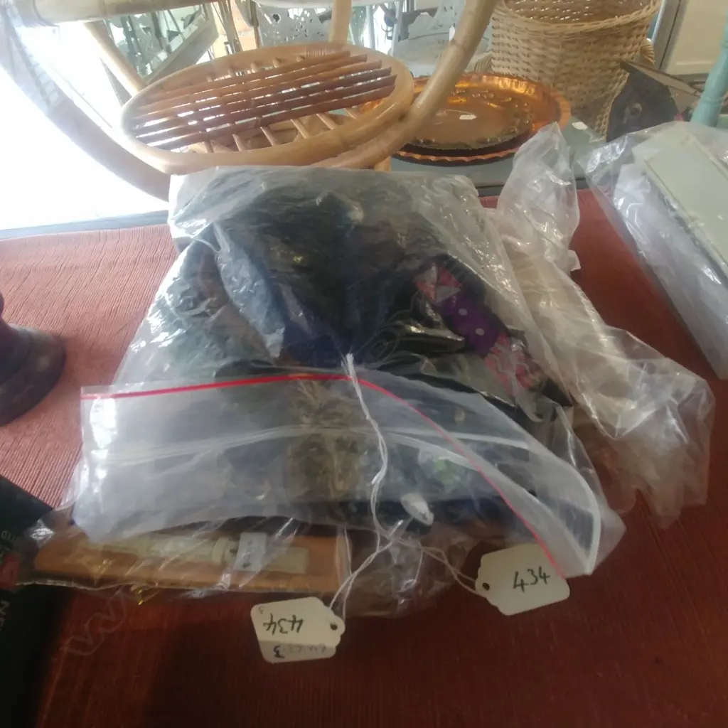 3 BAGS  ASST LEATHER WATCH STRAPS Image 1++