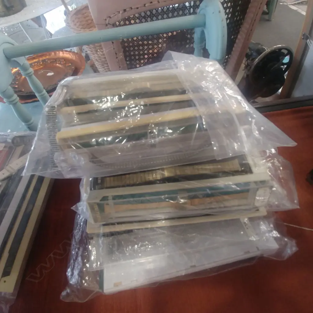 3 BAGS  ASST WOMEN'S WATCH STRAPS Image 1++