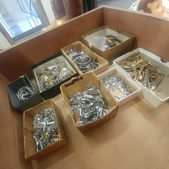 SELECTION OF WATCH STRAP PARTS