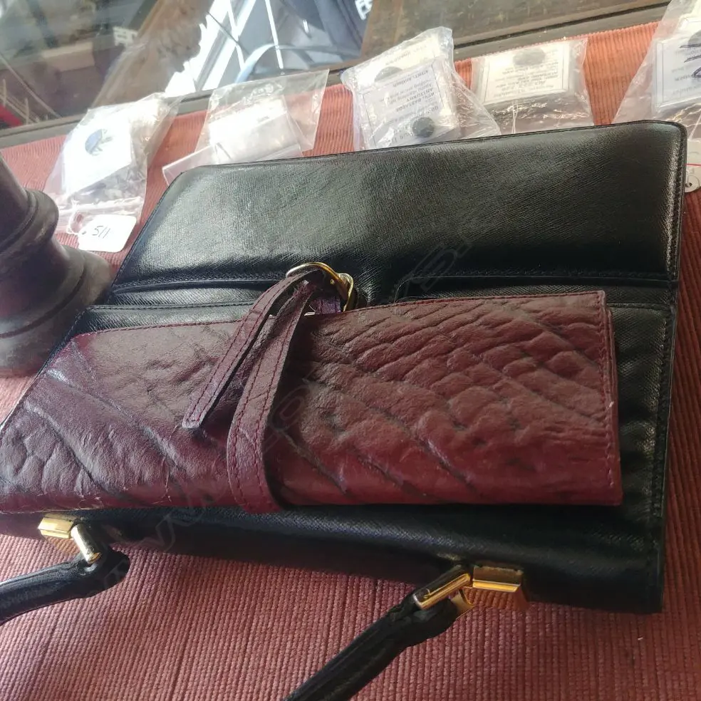 1960S BLACK LEATHER GUCCI HANDBAG+ JEWELLERY HOLDER Image 1++