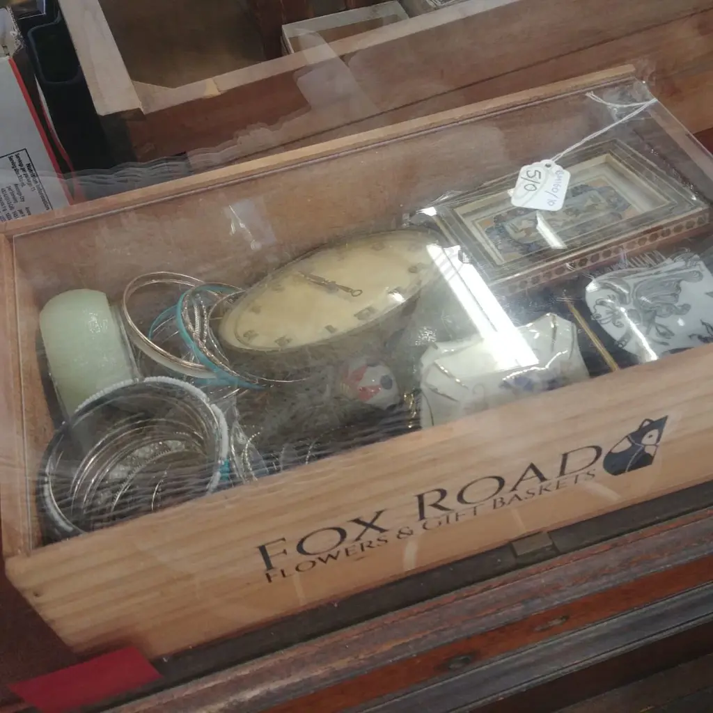 BOX OF COSTUME BANGLES ETC Image 1++